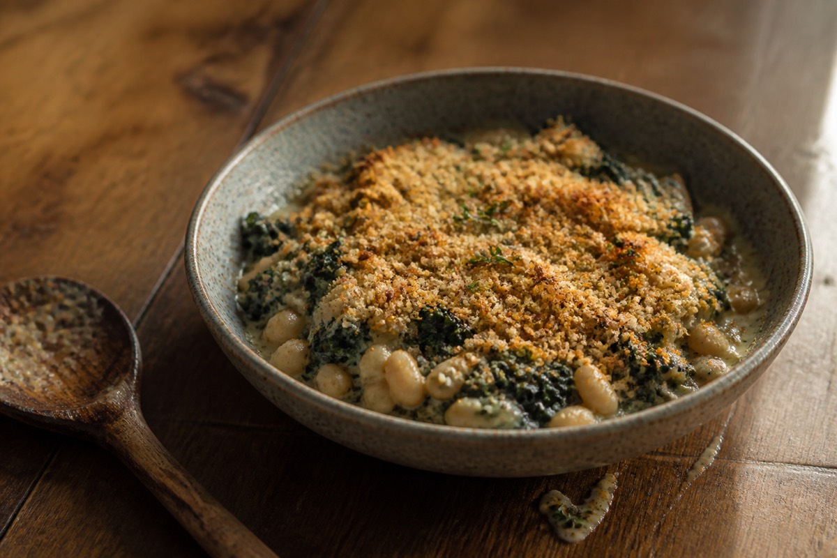 Kale, white bean & garlic cream gratin