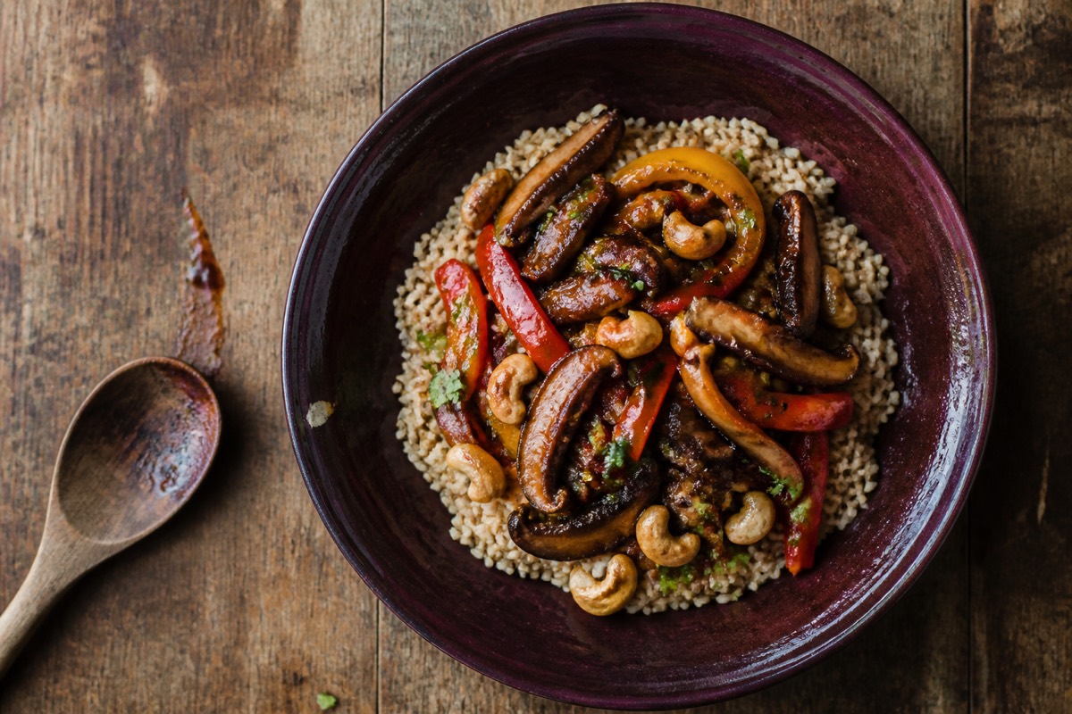 Shiitake & black bean sauce stir-fry with cashews