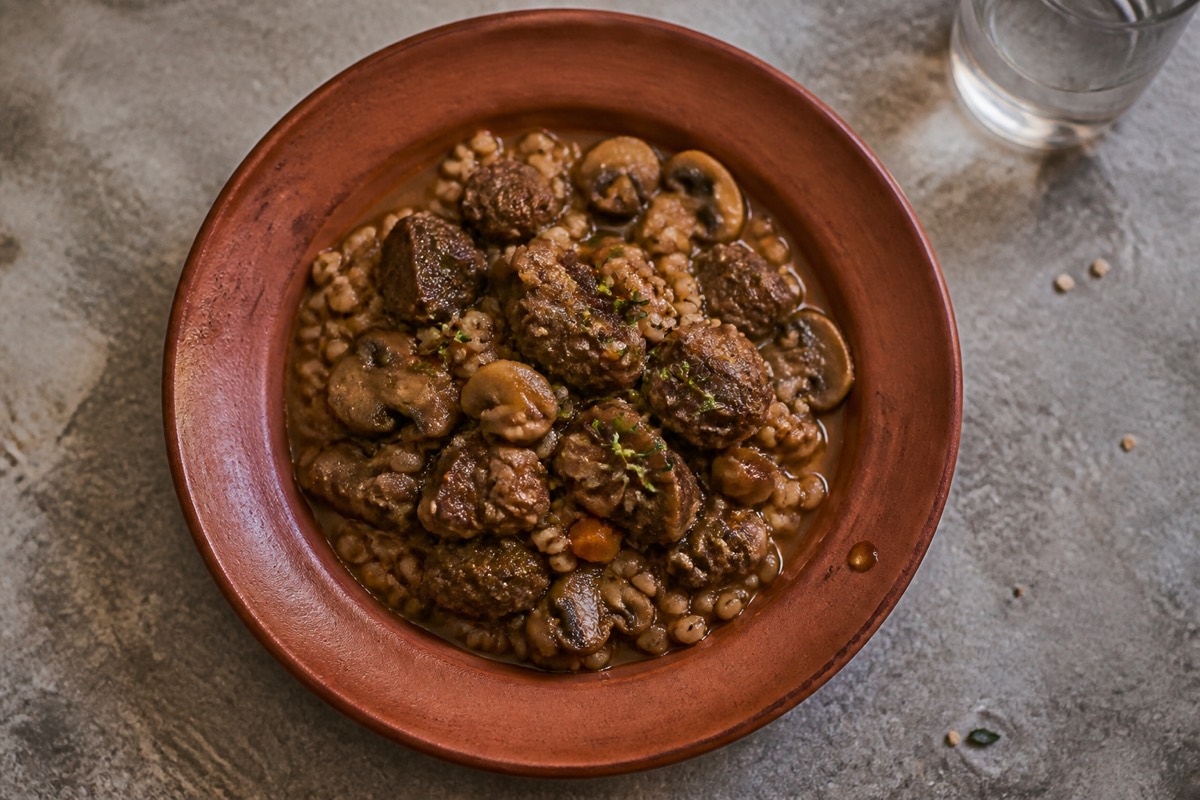 Beef, mushroom & barley one-pot